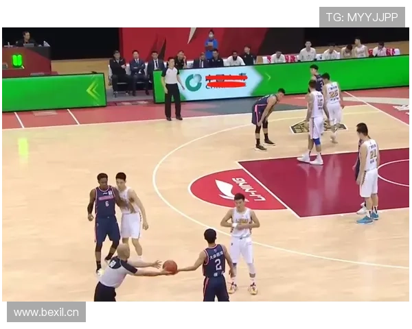 篮球规则中双方犯规的判定依据与后续球权处理流程详解