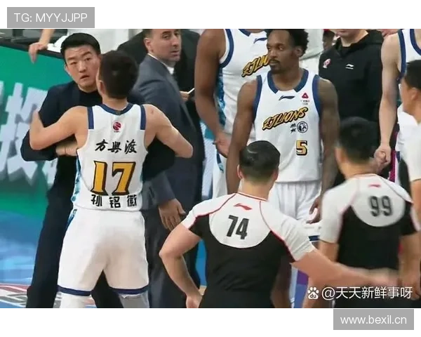 篮球规则解析：防守犯规和进攻犯规区别在哪里？
